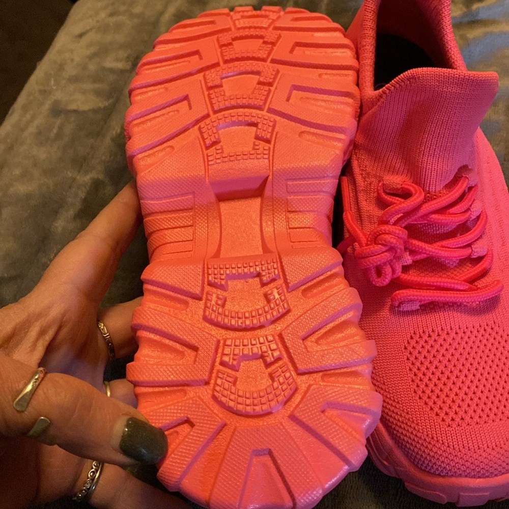 Hot pink sneakers - Picture 3 of 5